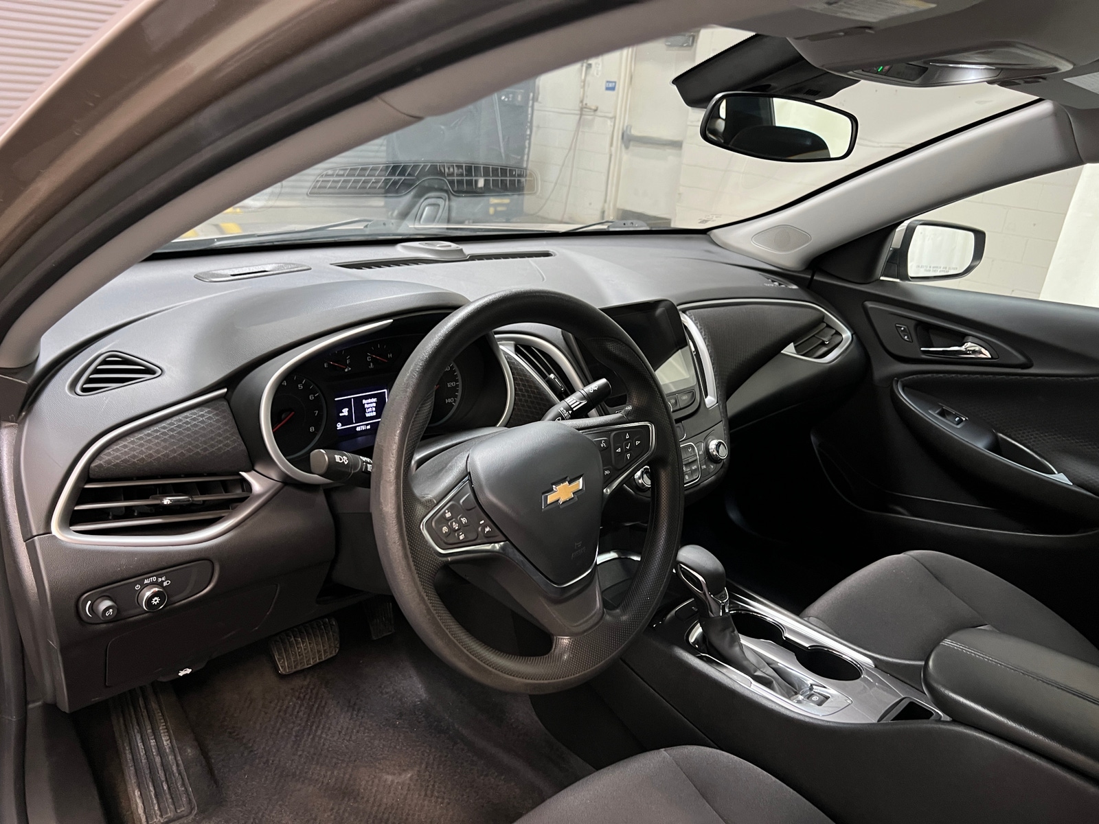 Thumbnail: 2023 Chevrolet Malibu - 3