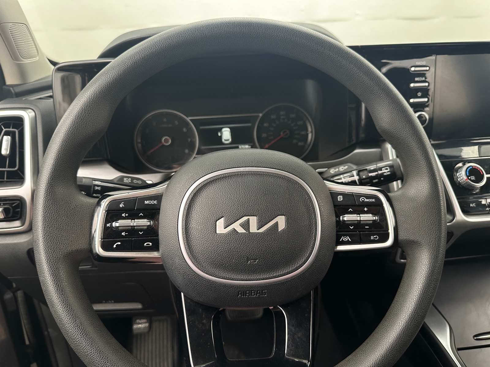 Thumbnail: 2022 Kia Sorento - 5