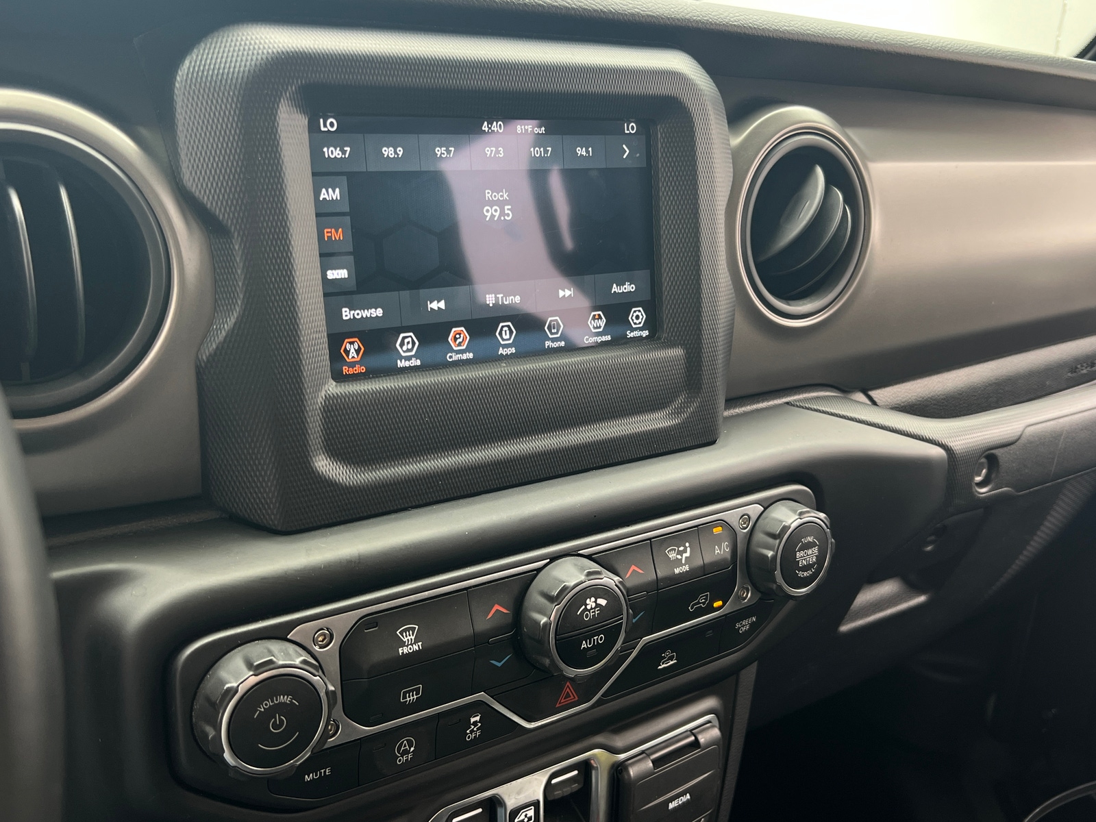 Thumbnail: 2022 Jeep Gladiator - 4