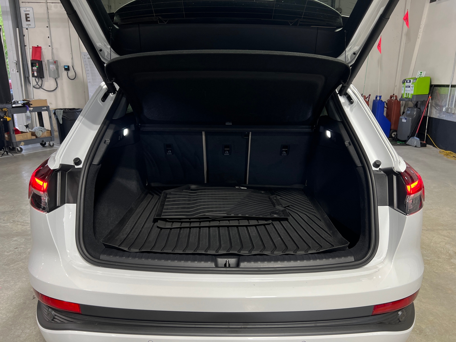 Thumbnail: 2023 Audi Q4 e-tron - 6