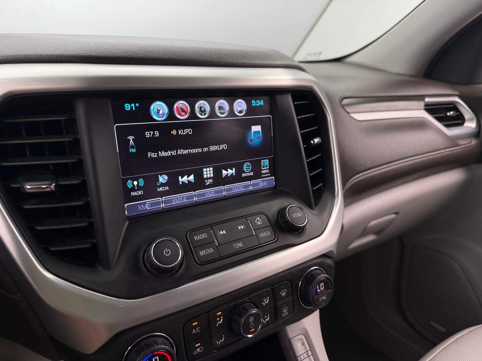 Thumbnail: 2017 GMC Acadia - 3
