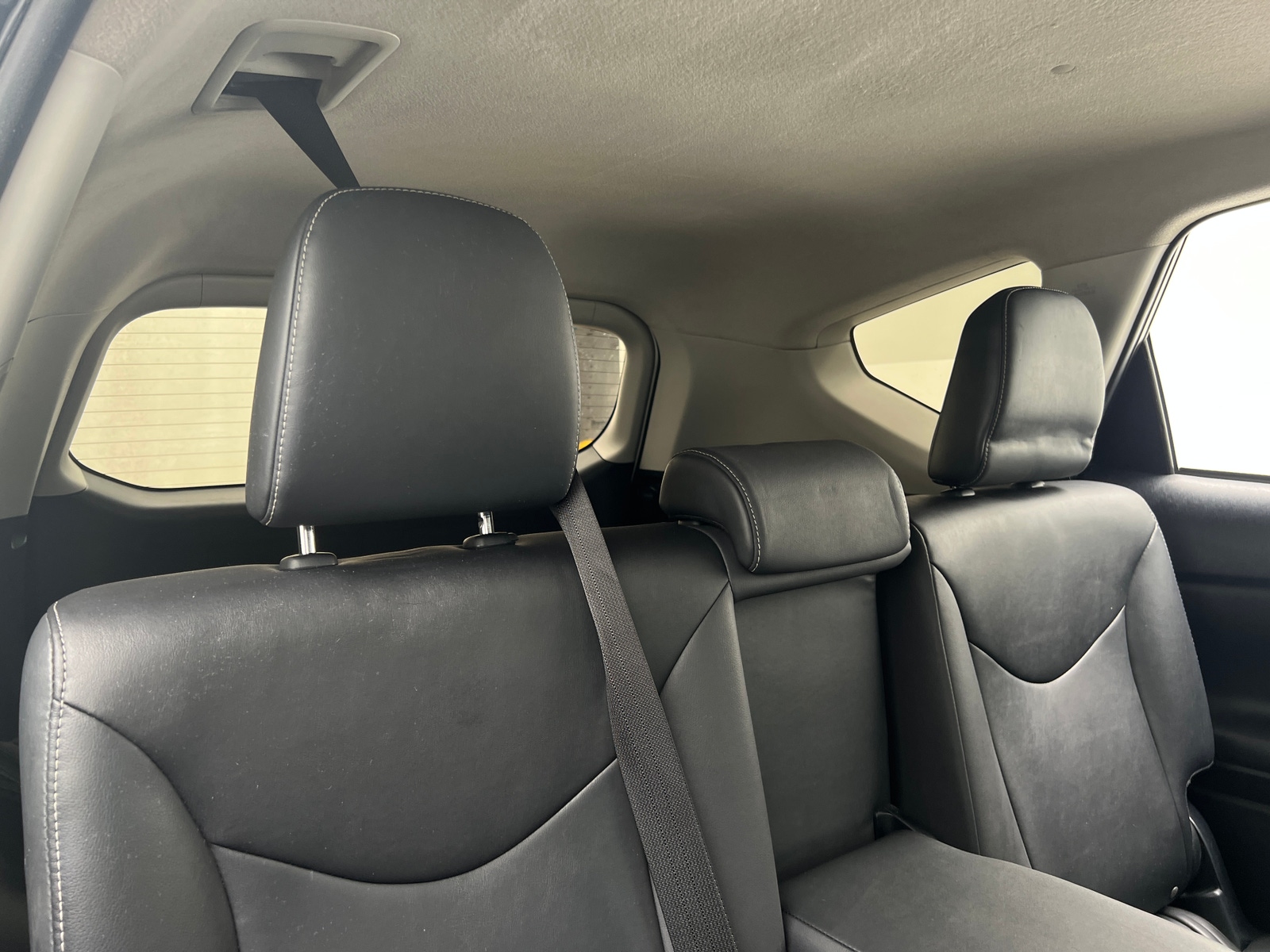 Thumbnail: 2017 Toyota Prius v - 5