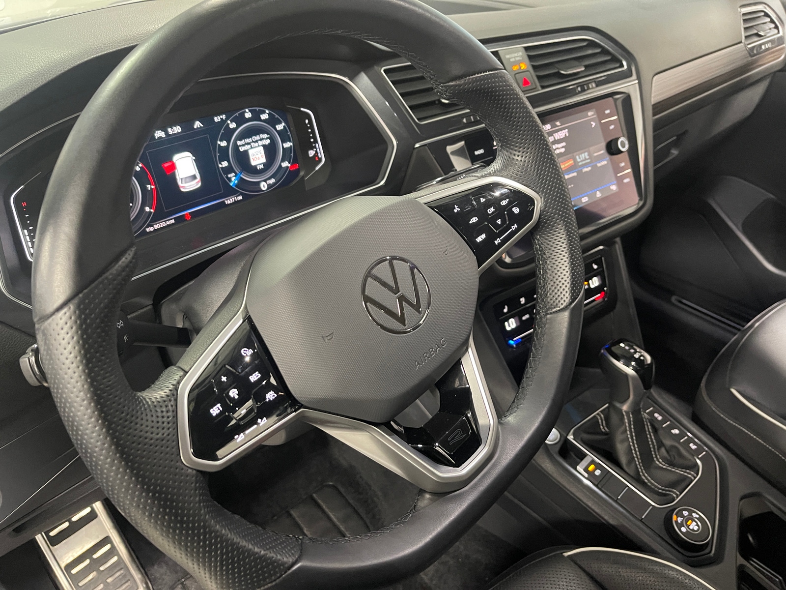 Thumbnail: 2022 Volkswagen Tiguan - 4