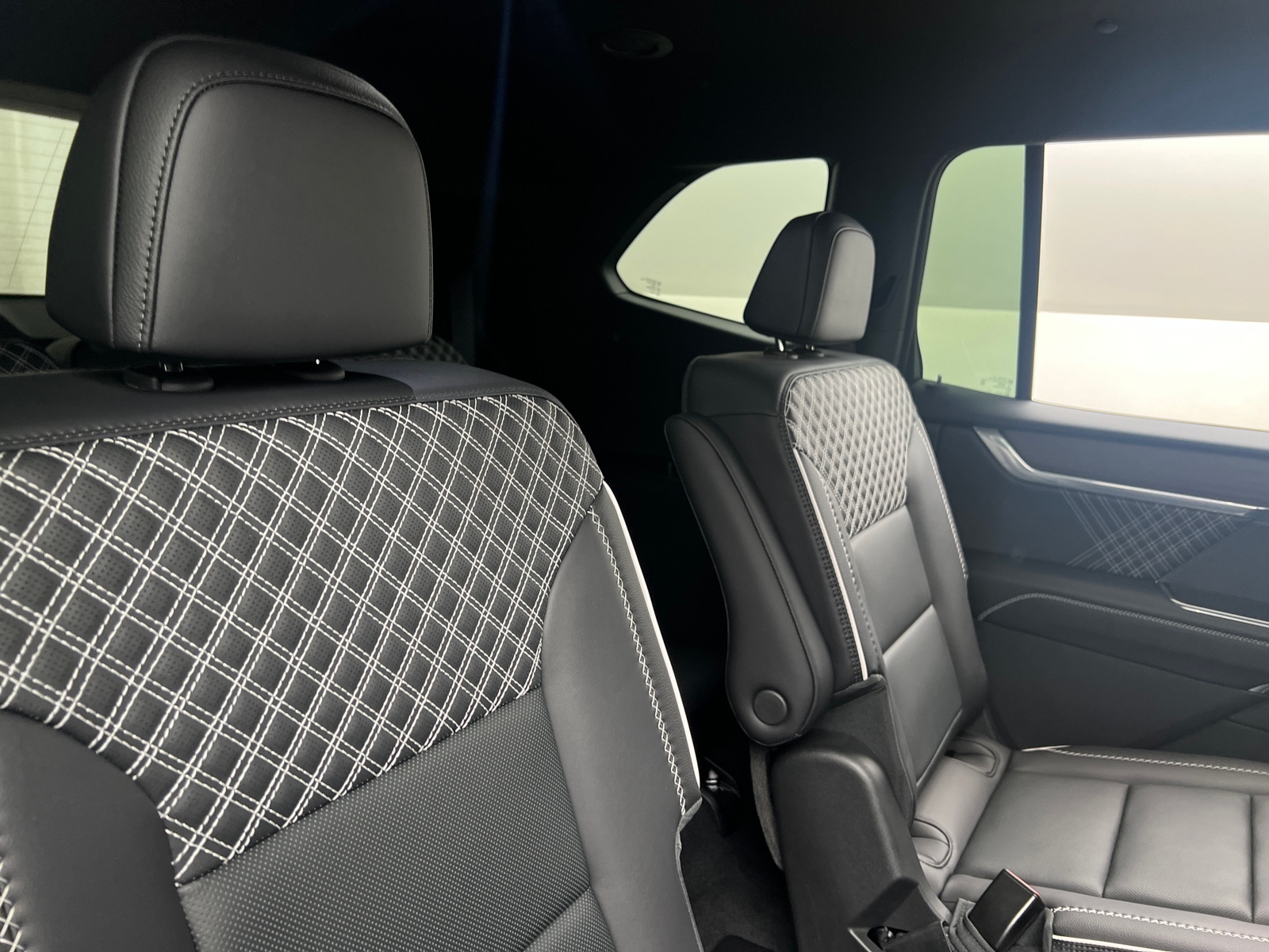 Thumbnail: 2025 GMC Acadia - 5
