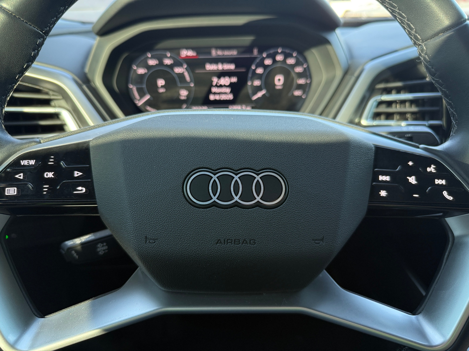 Thumbnail: 2022 Audi Q4 e-tron - 4
