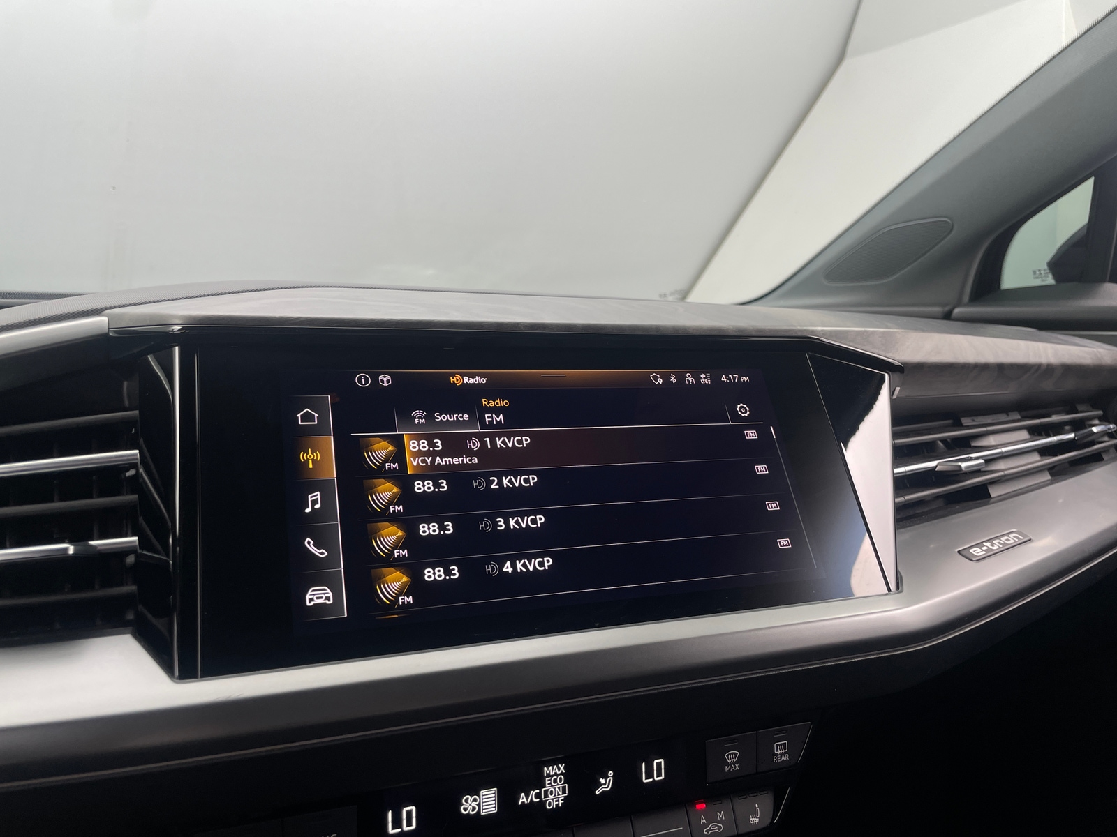 Thumbnail: 2022 Audi Q4 e-tron - 3