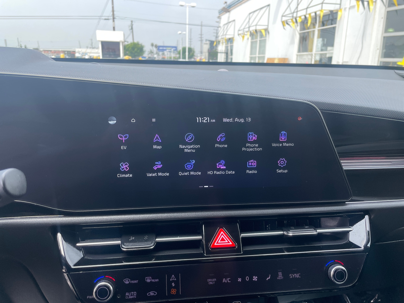 Thumbnail: 2023 Kia Niro - 4