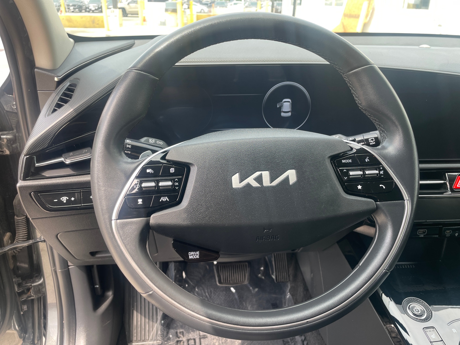 Thumbnail: 2023 Kia Niro - 5