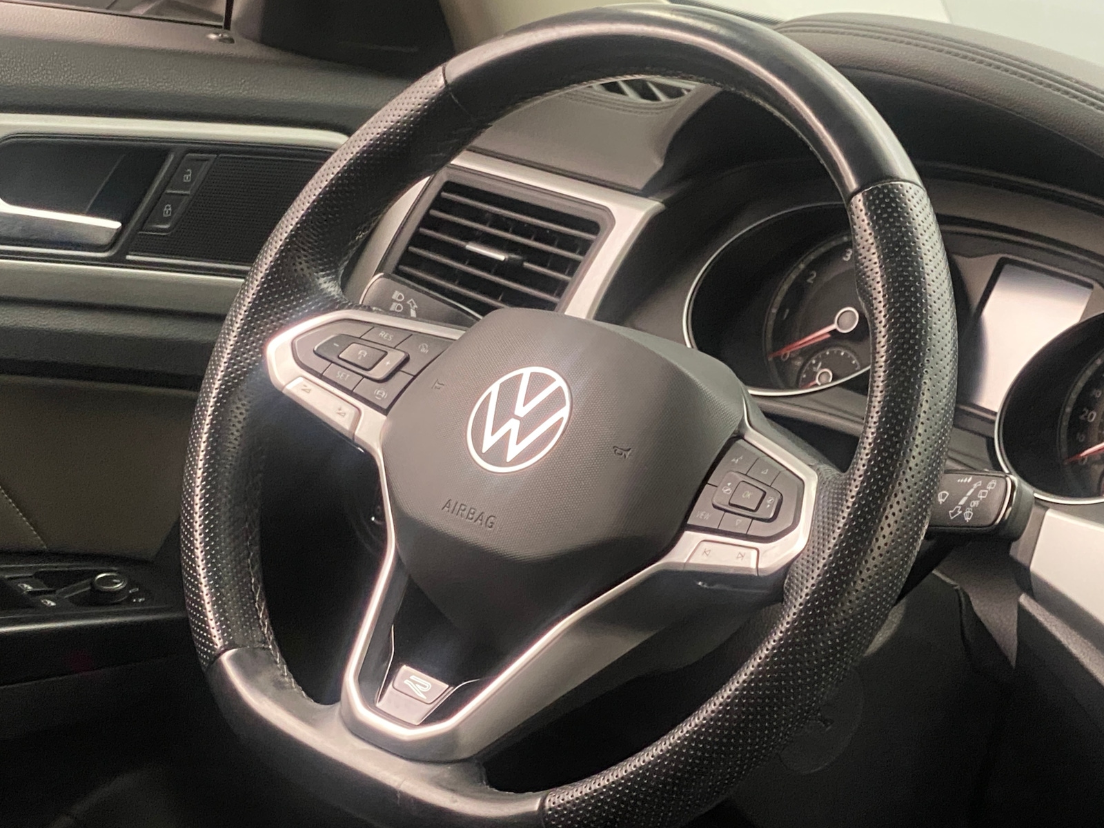 Thumbnail: 2021 Volkswagen Atlas - 4