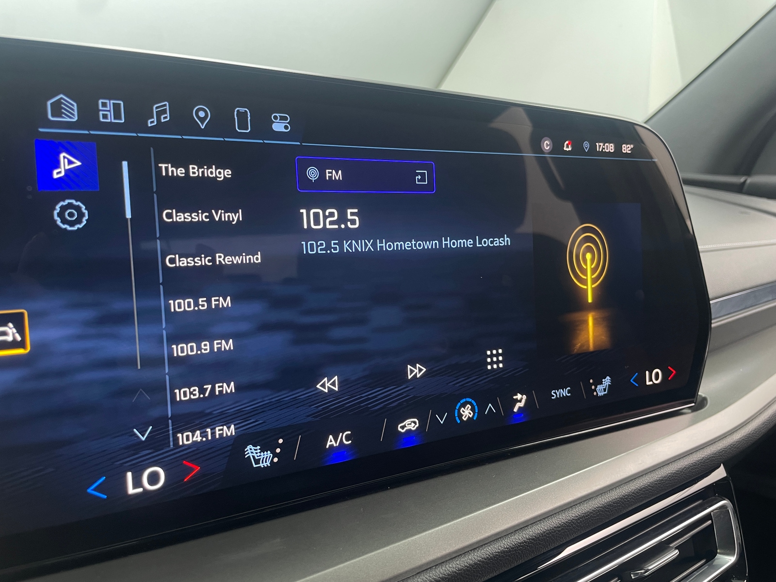 Thumbnail: 2025 Chevrolet Traverse - 4