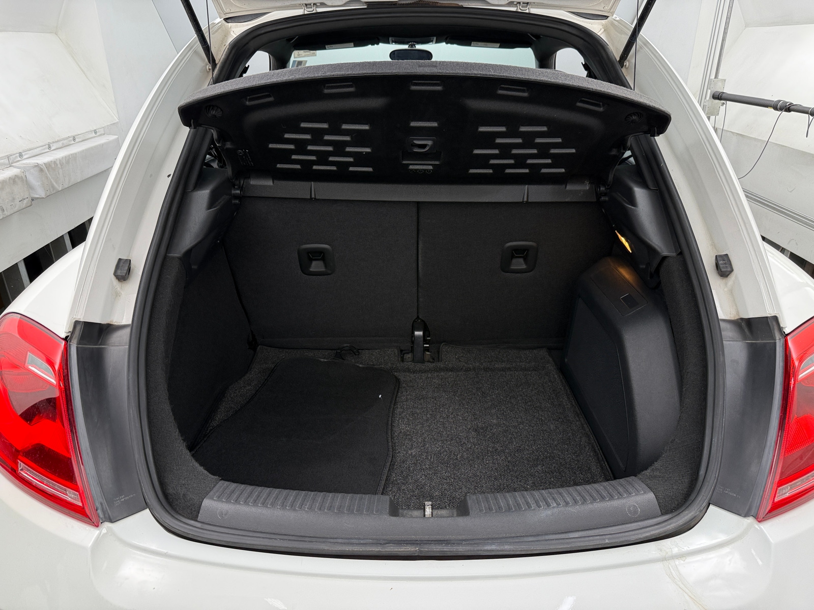 Thumbnail: 2013 Volkswagen Beetle - 7