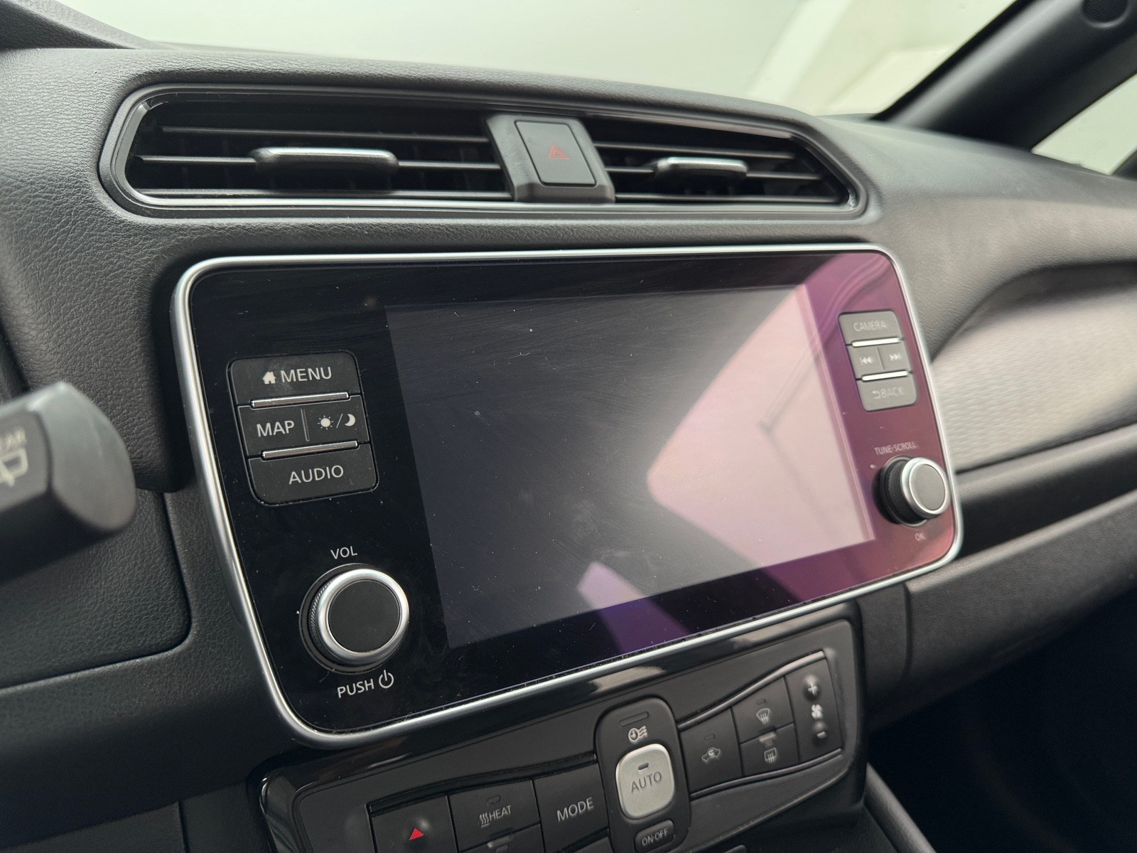 Thumbnail: 2022 Nissan Leaf - 3
