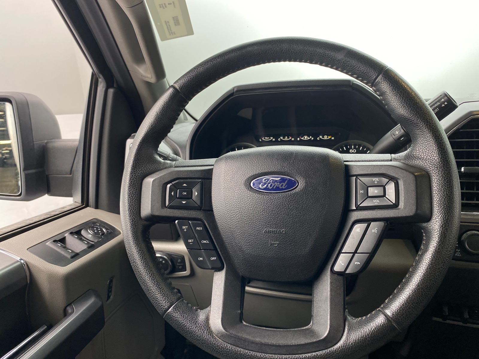 Thumbnail: 2015 Ford Econoline - 5