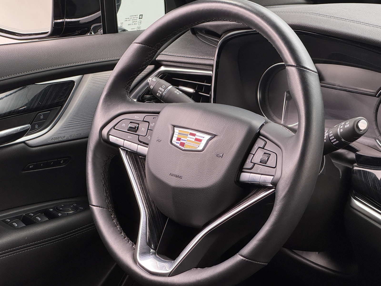 Thumbnail: 2025 Cadillac XT6 - 4