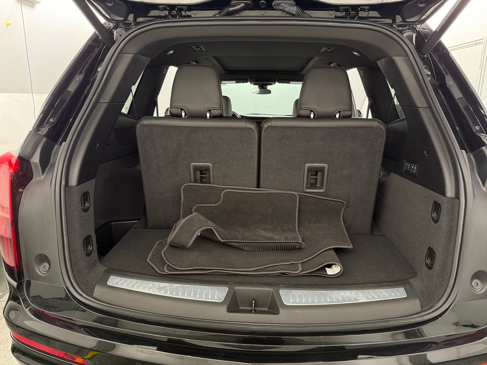Thumbnail: 2025 Cadillac XT6 - 6