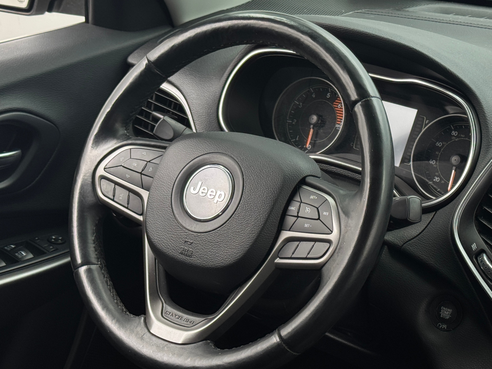 Thumbnail: 2019 Jeep Cherokee - 5