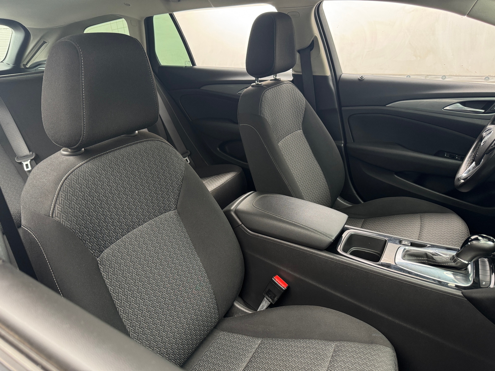 Thumbnail: 2018 Buick Regal - 2