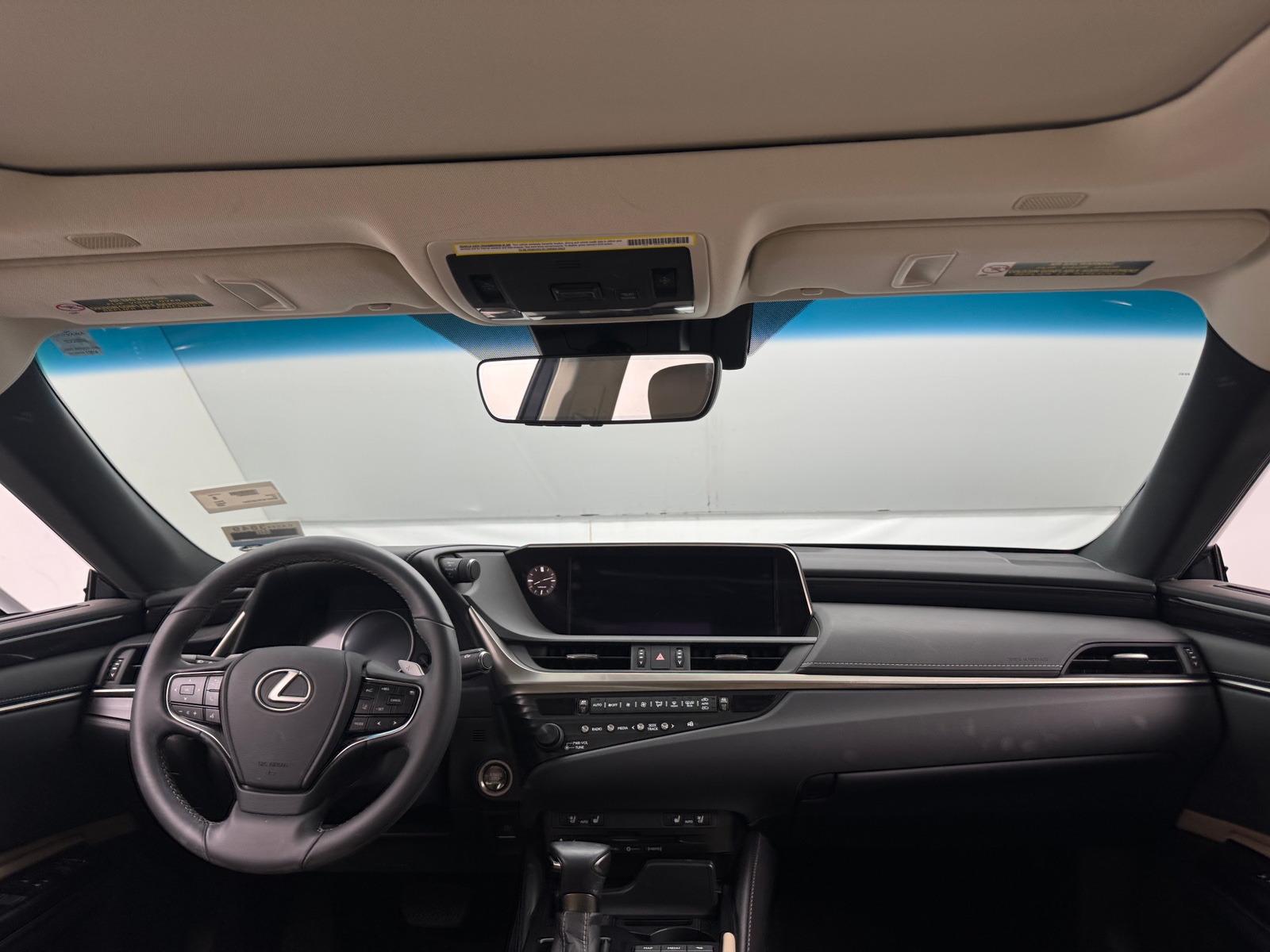 Thumbnail: 2020 Lexus ES - 2