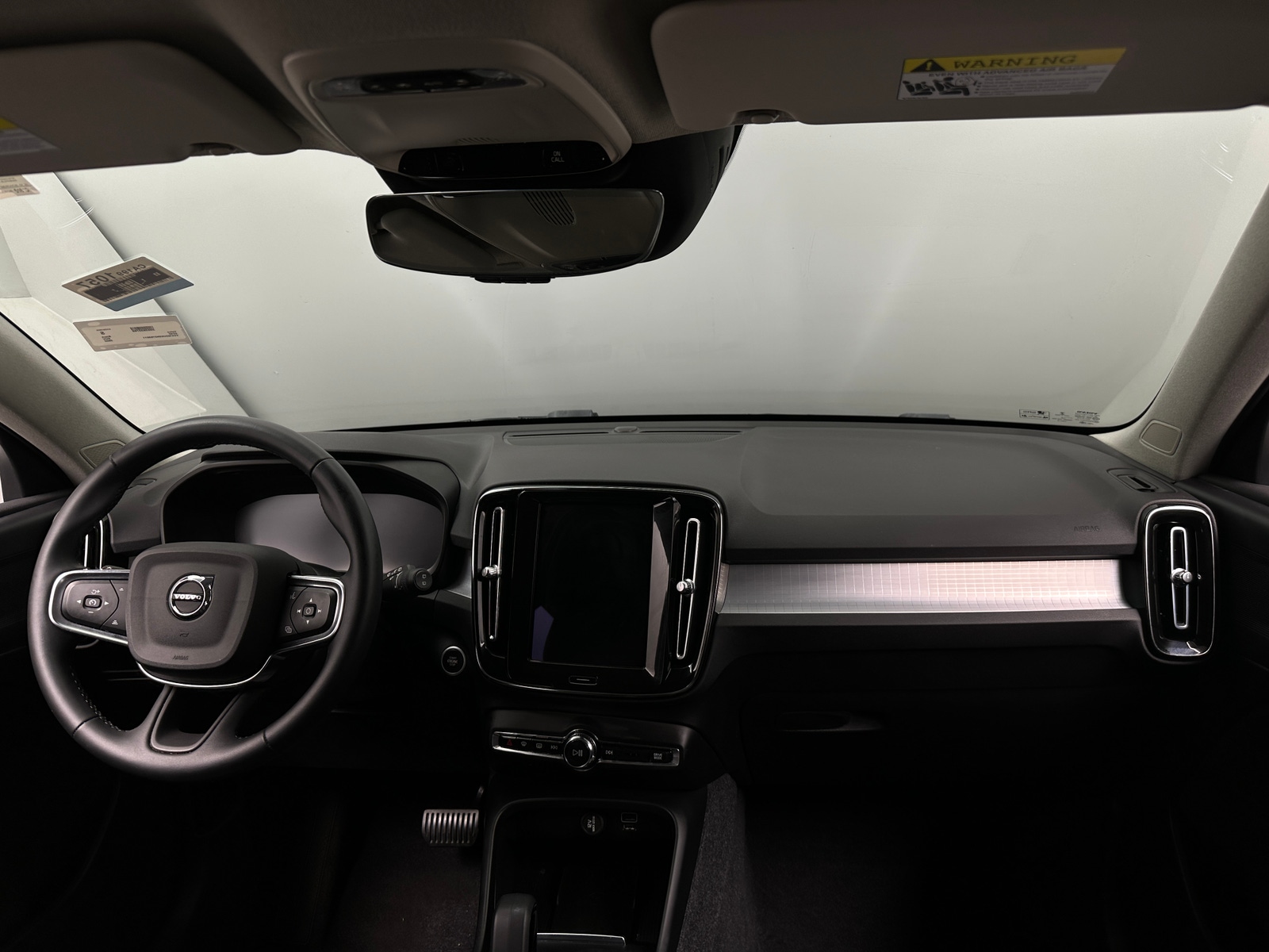 Thumbnail: 2022 Volvo XC40 - 2