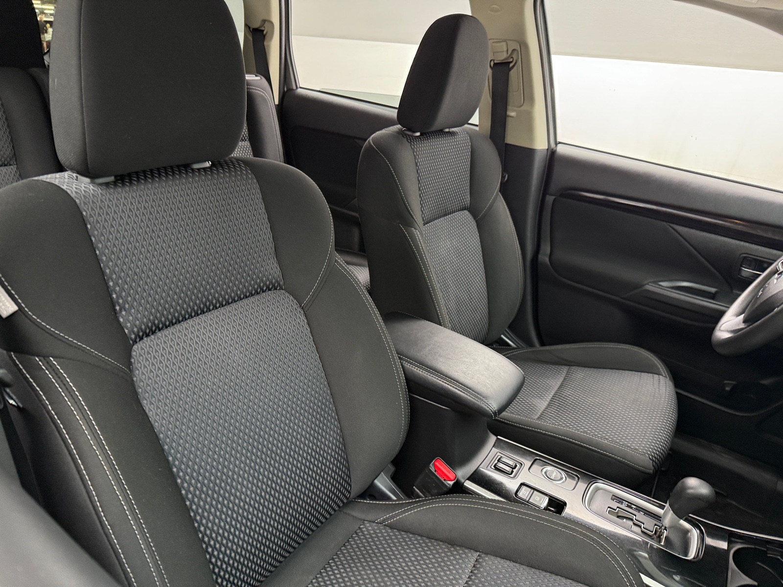 Thumbnail: 2019 Mitsubishi Outlander - 2