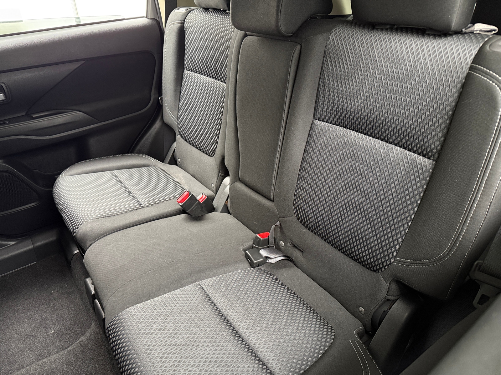 Thumbnail: 2019 Mitsubishi Outlander - 6