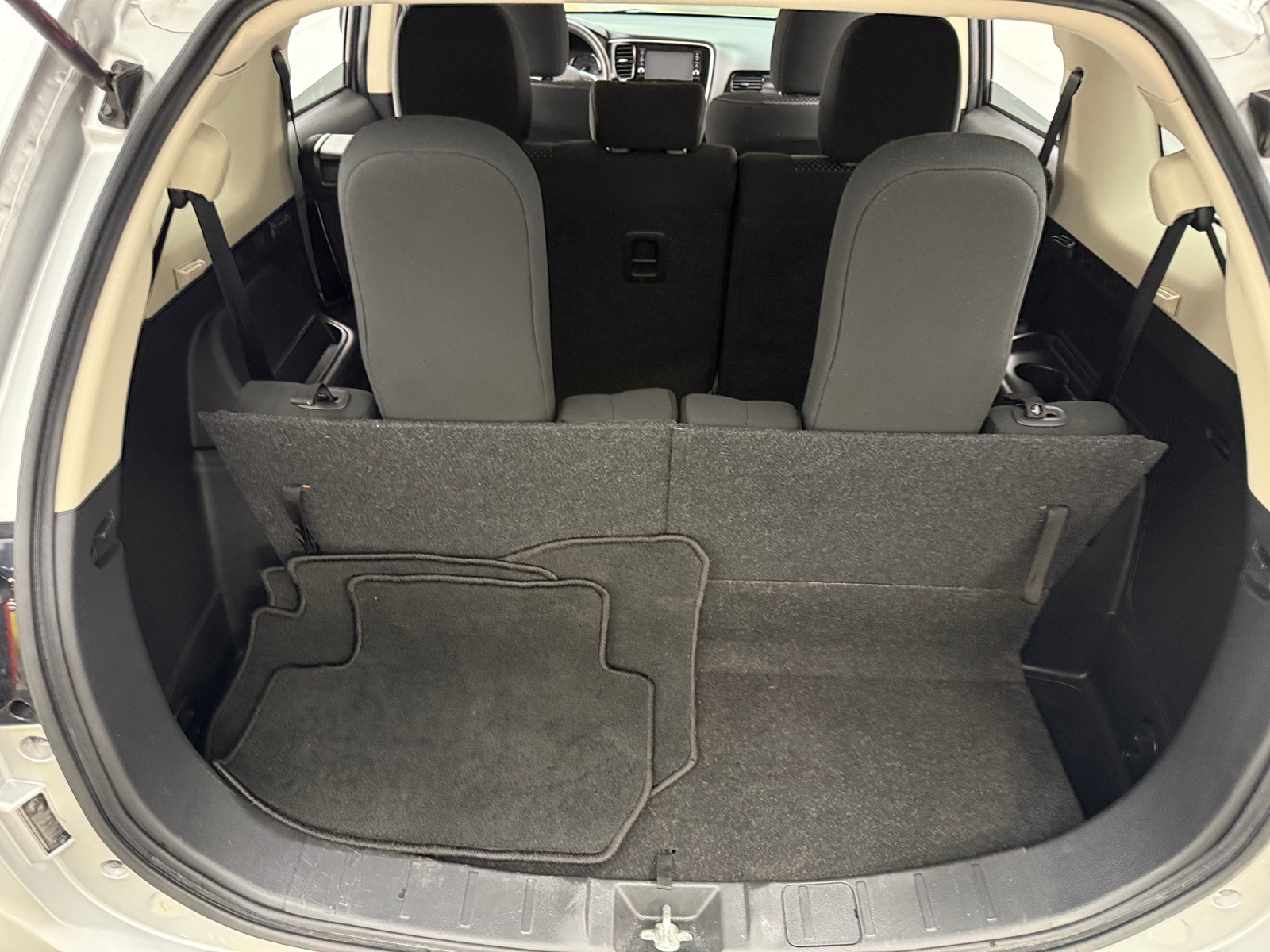 Thumbnail: 2019 Mitsubishi Outlander - 7
