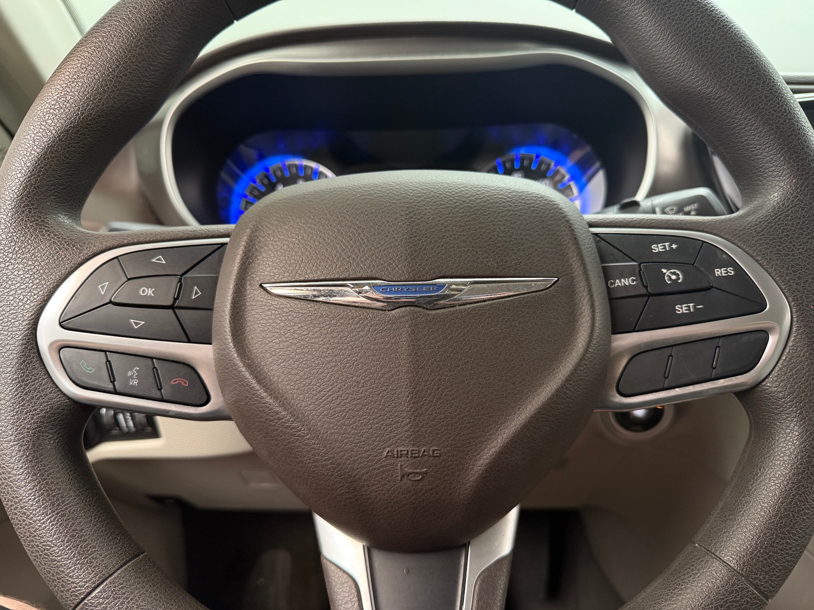 Thumbnail: 2017 Chrysler Pacifica - 5