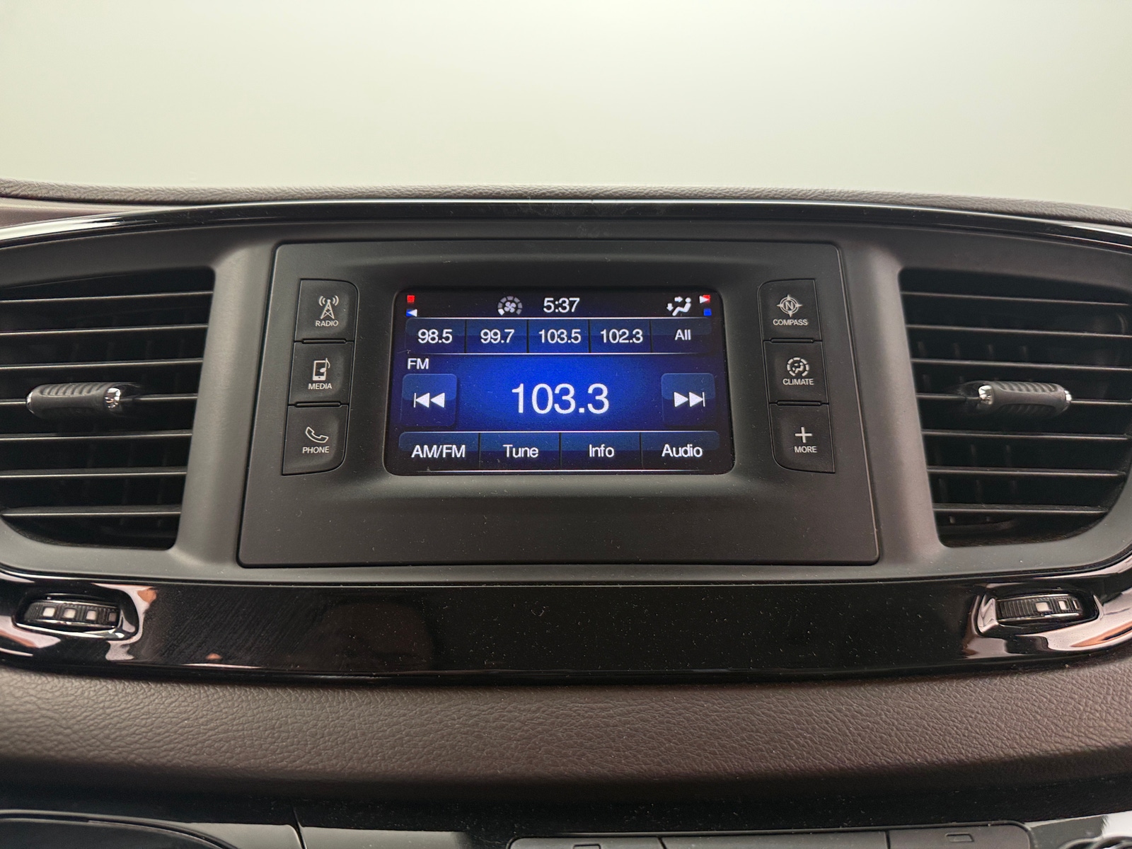 Thumbnail: 2017 Chrysler Pacifica - 4