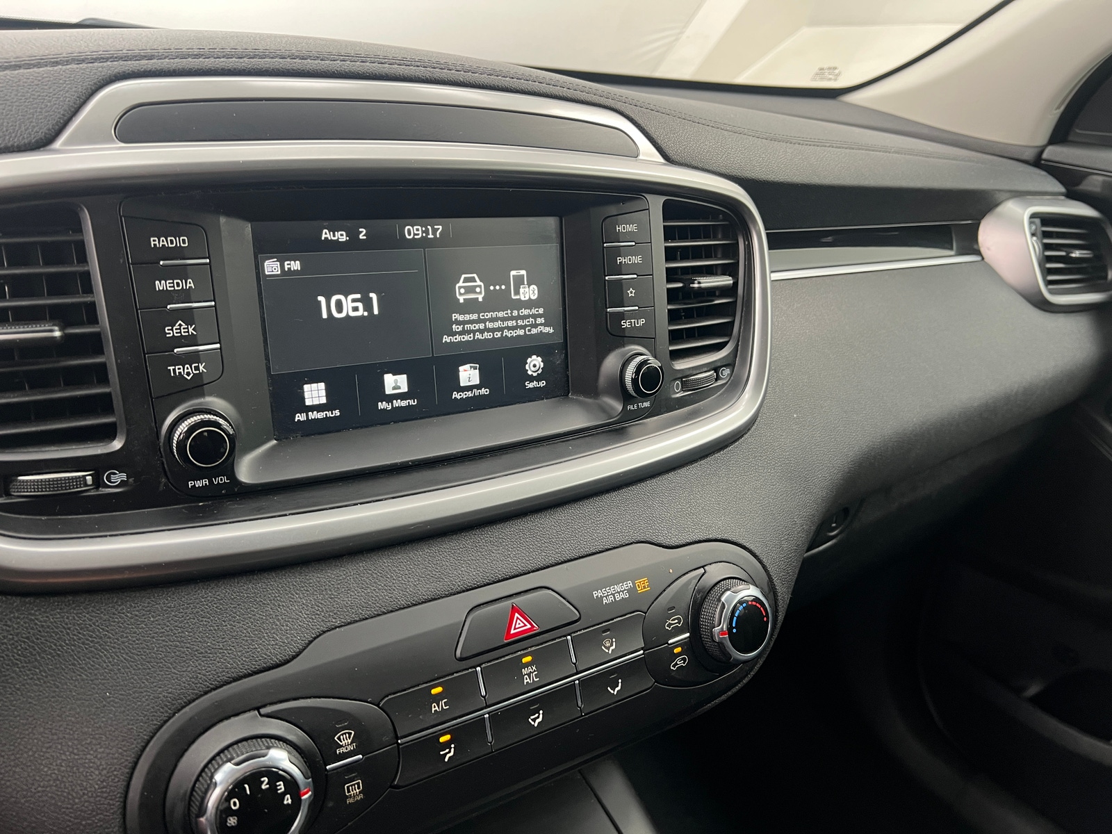 Thumbnail: 2019 Kia Sorento - 4