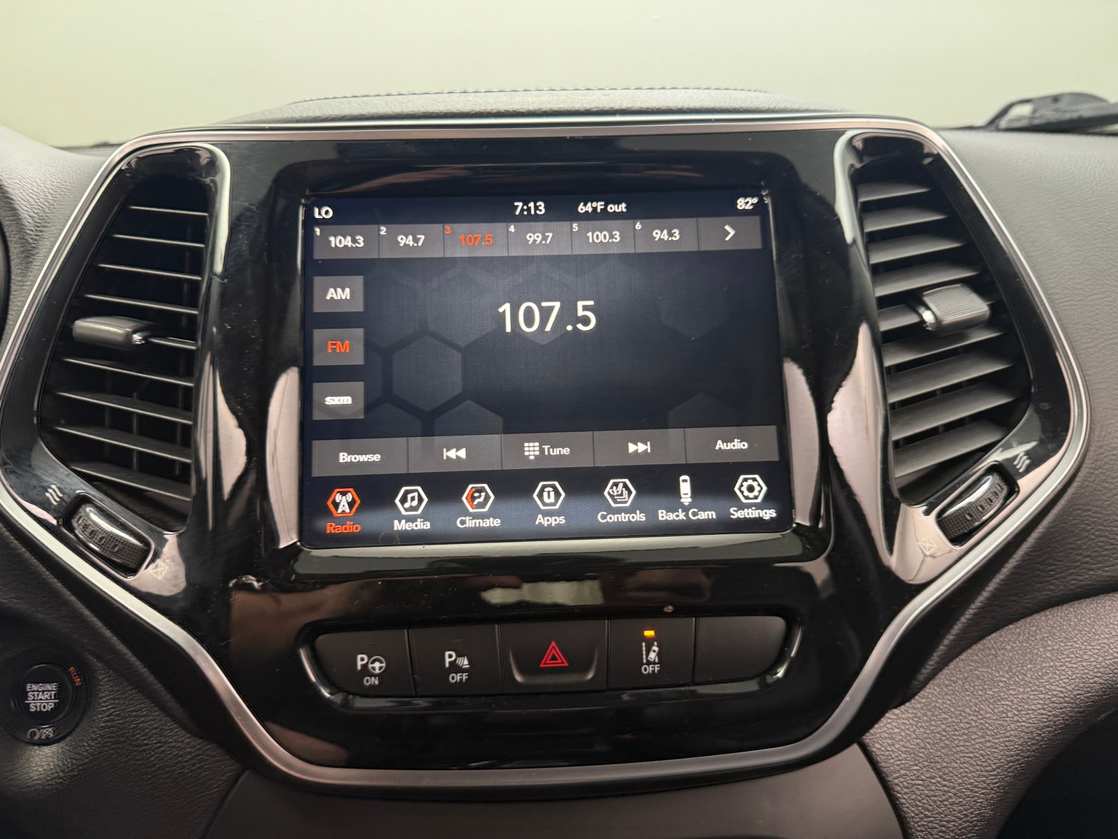 Thumbnail: 2019 Jeep Cherokee - 3