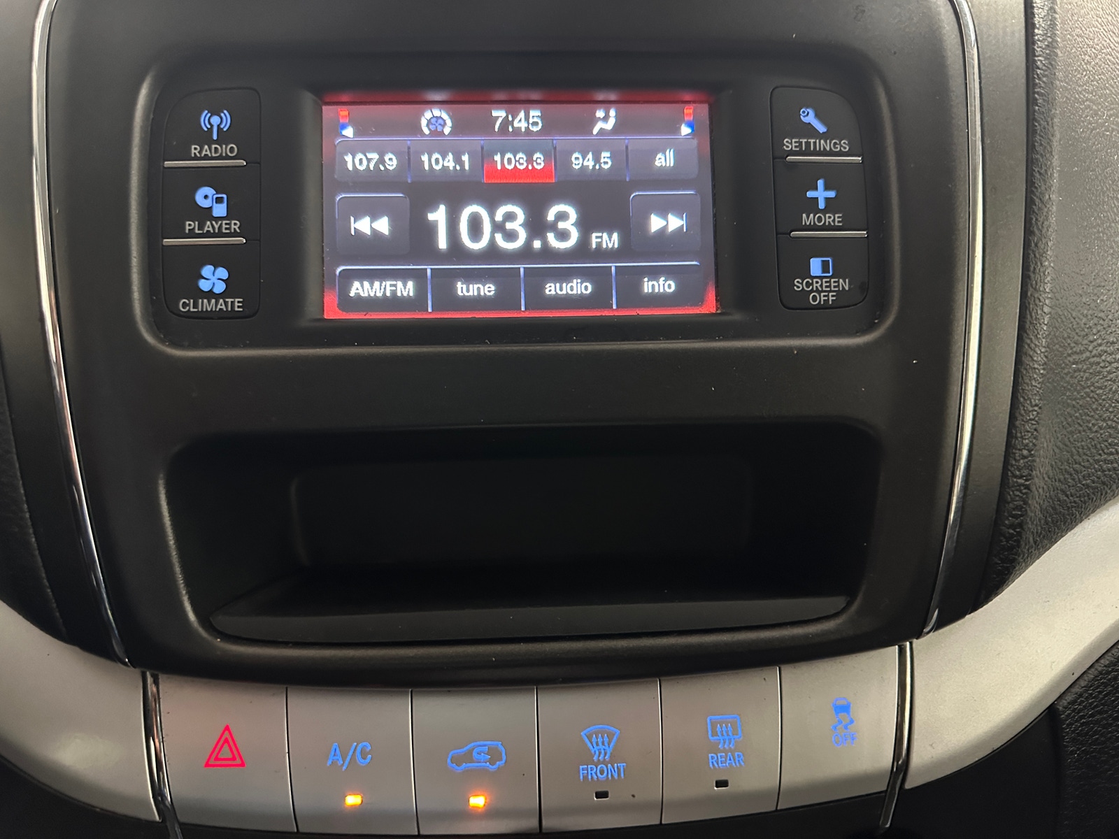 Thumbnail: 2019 Dodge Journey - 4