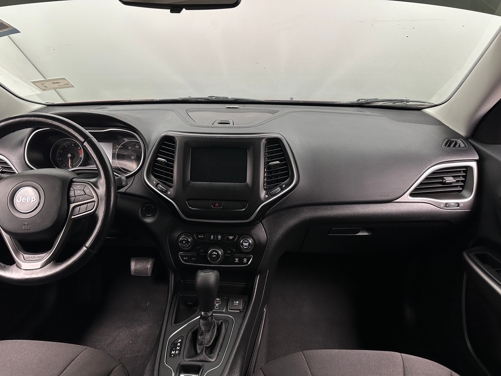 Thumbnail: 2020 Jeep Cherokee - 3