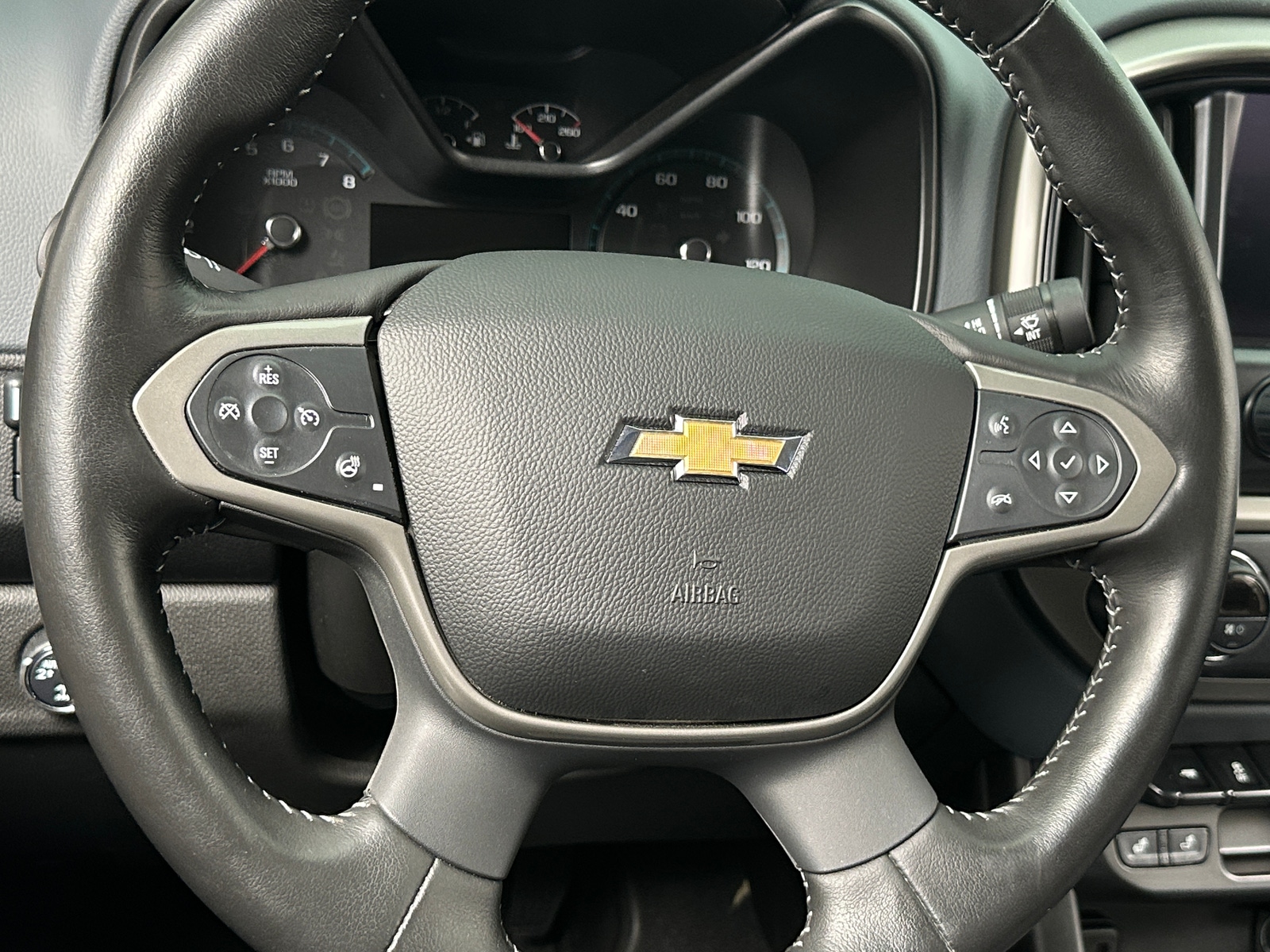 Thumbnail: 2022 Chevrolet Colorado - 4