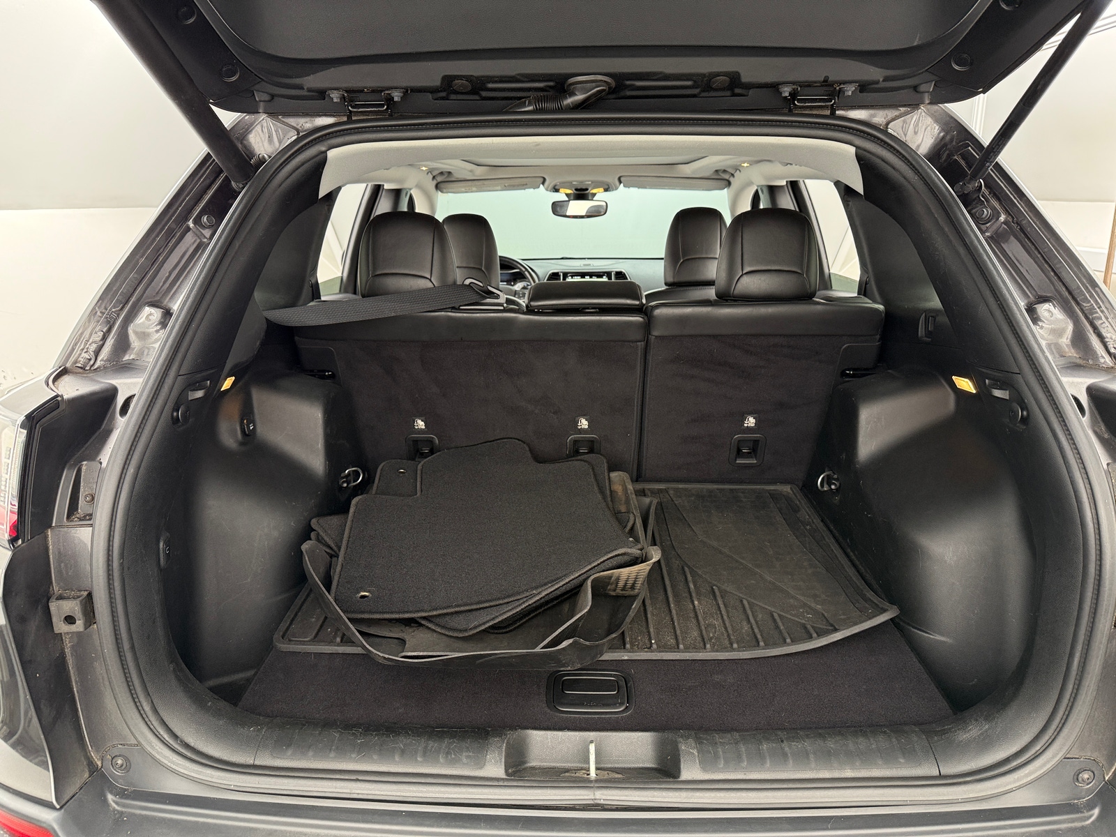 Thumbnail: 2019 Jeep Cherokee - 6