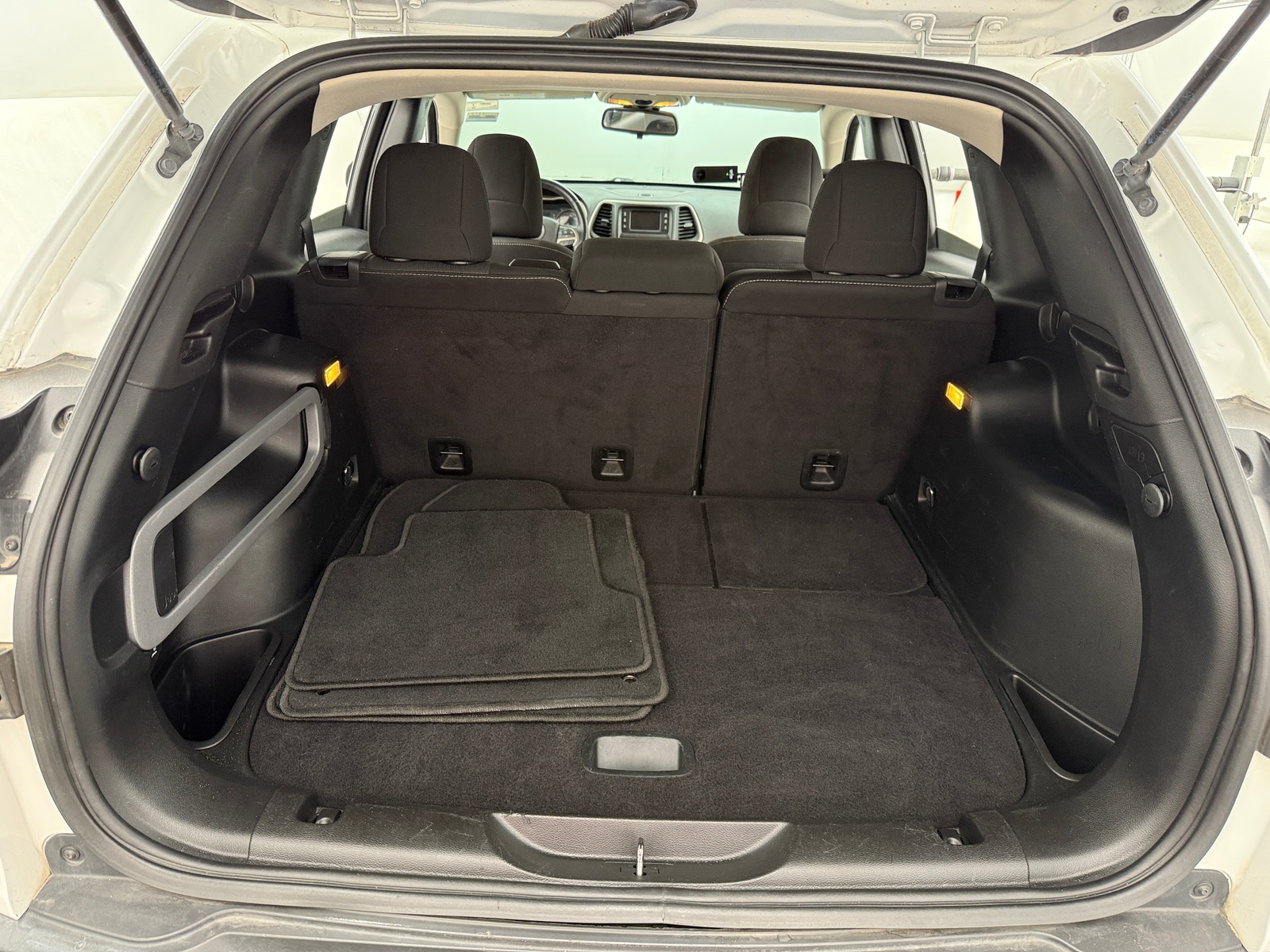Thumbnail: 2016 Jeep Cherokee - 7