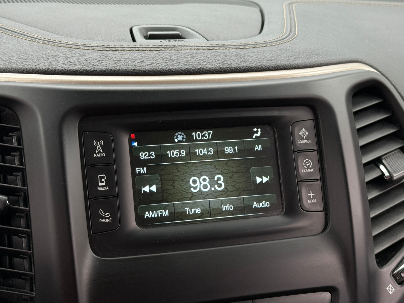 Thumbnail: 2016 Jeep Cherokee - 4