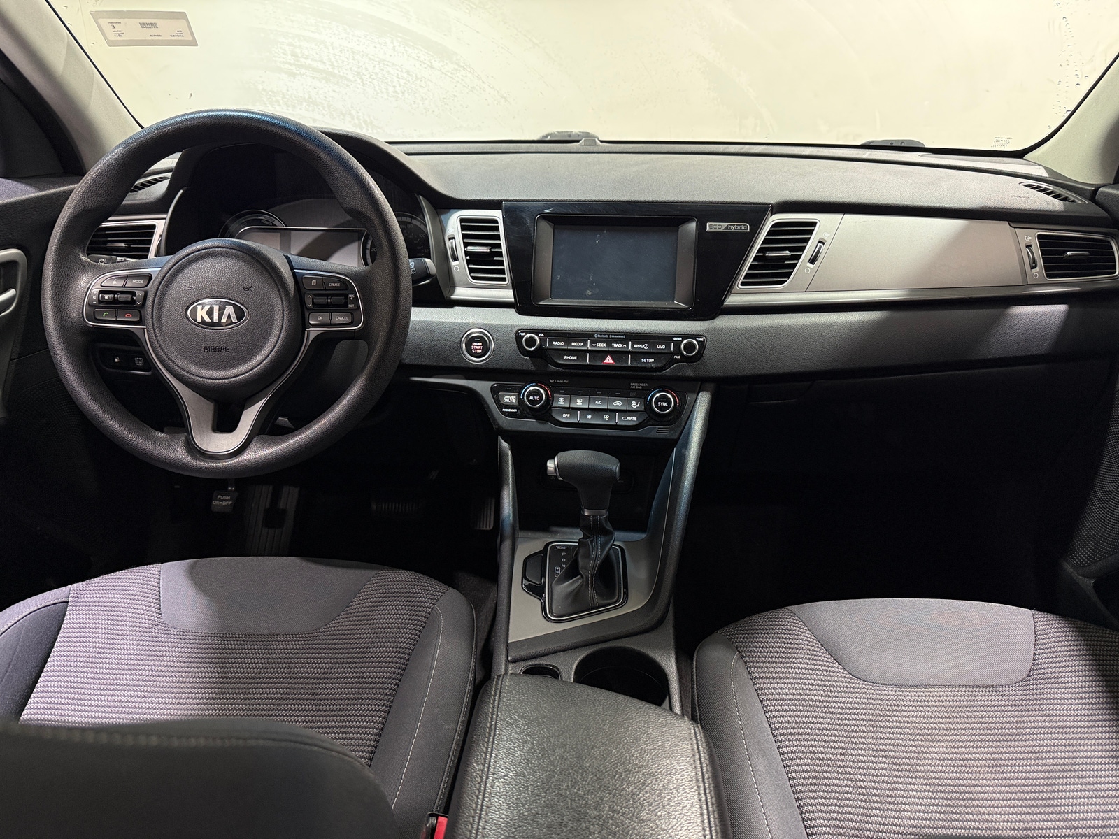 Thumbnail: 2017 Kia Niro - 3