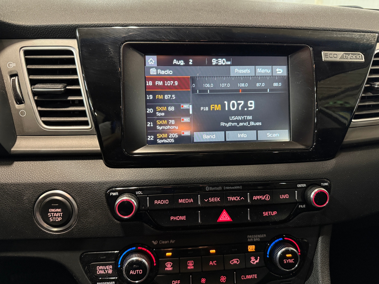Thumbnail: 2017 Kia Niro - 4