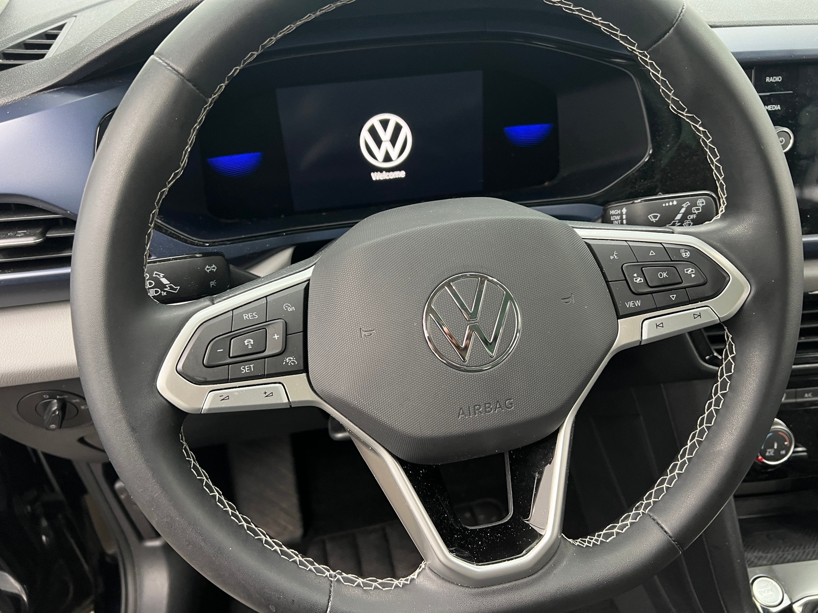 Thumbnail: 2023 Volkswagen Taos - 4