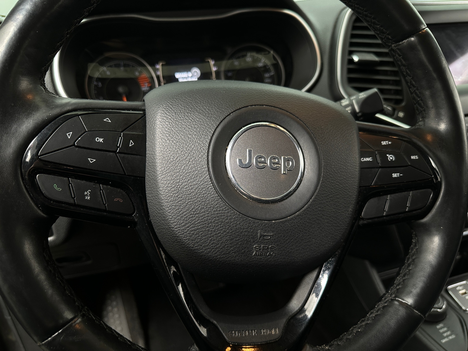 Thumbnail: 2019 Jeep Cherokee - 5