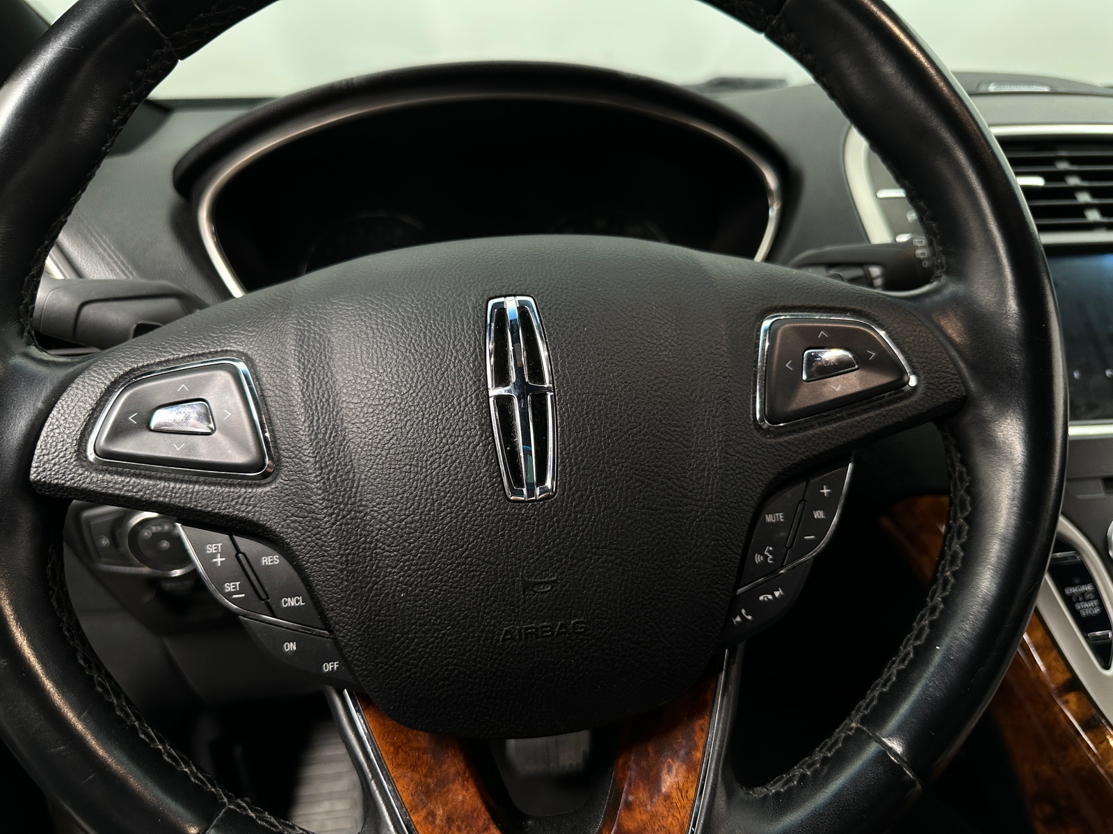 Thumbnail: 2016 Lincoln MKX - 4