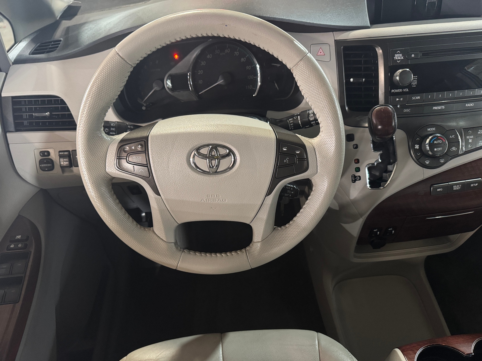 Thumbnail: 2013 Toyota Sienna - 4