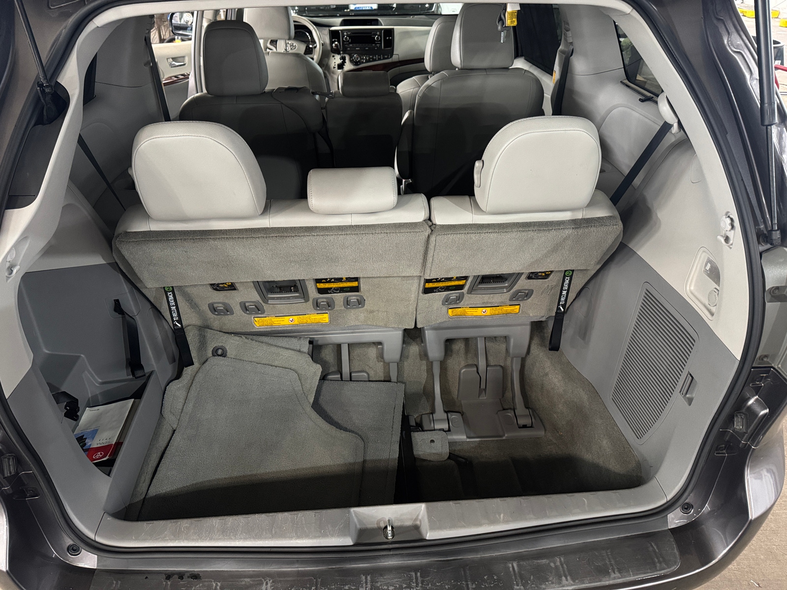 Thumbnail: 2013 Toyota Sienna - 6
