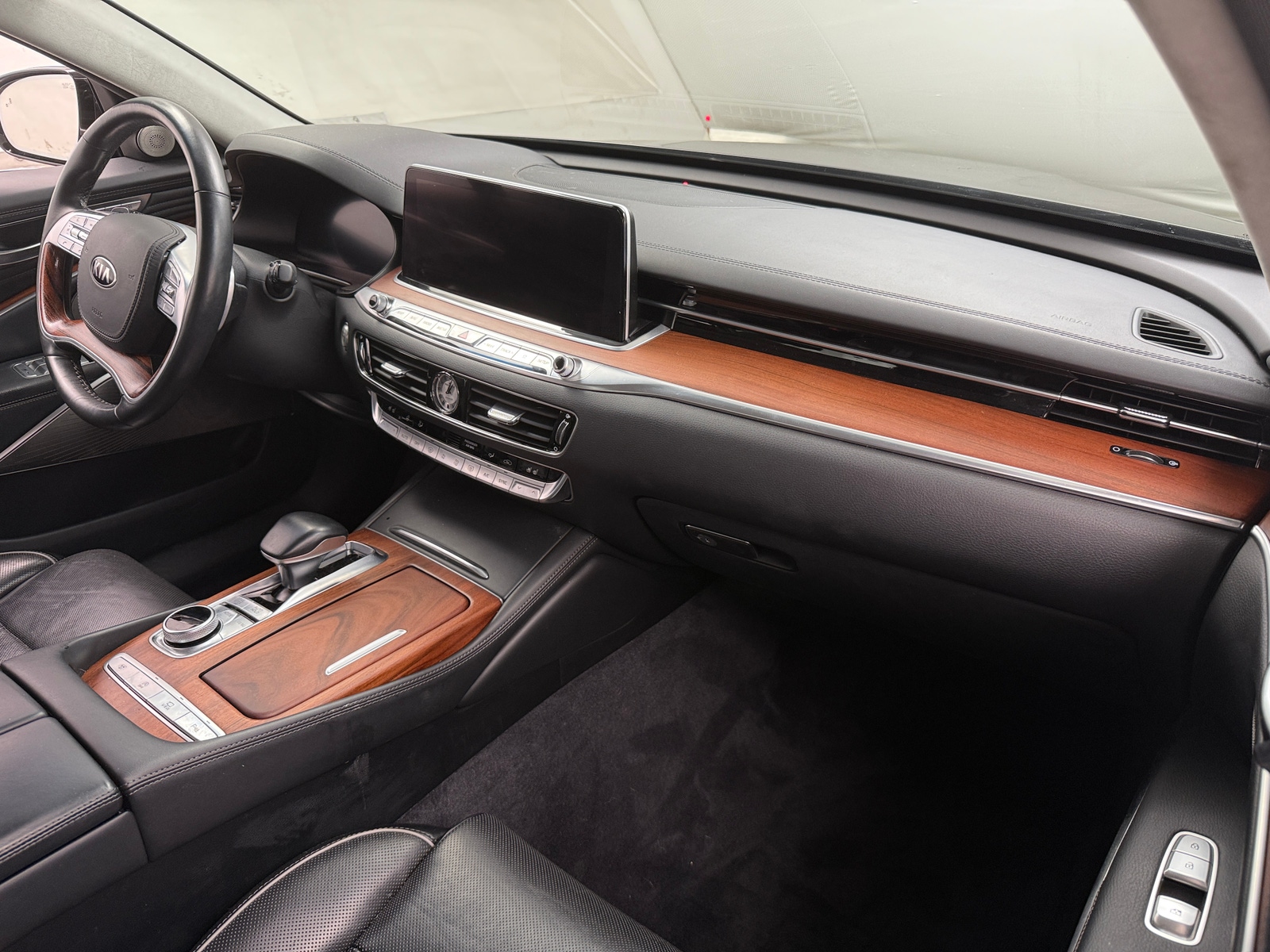 Thumbnail: 2020 Kia K900 - 2