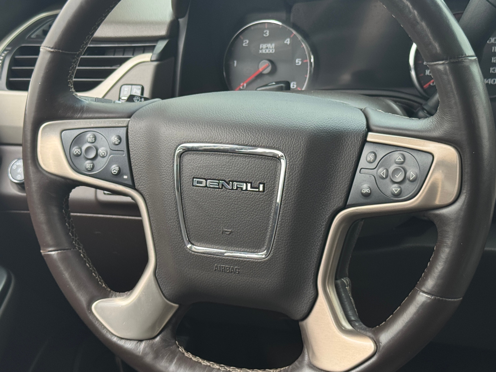 Thumbnail: 2016 GMC Yukon - 4