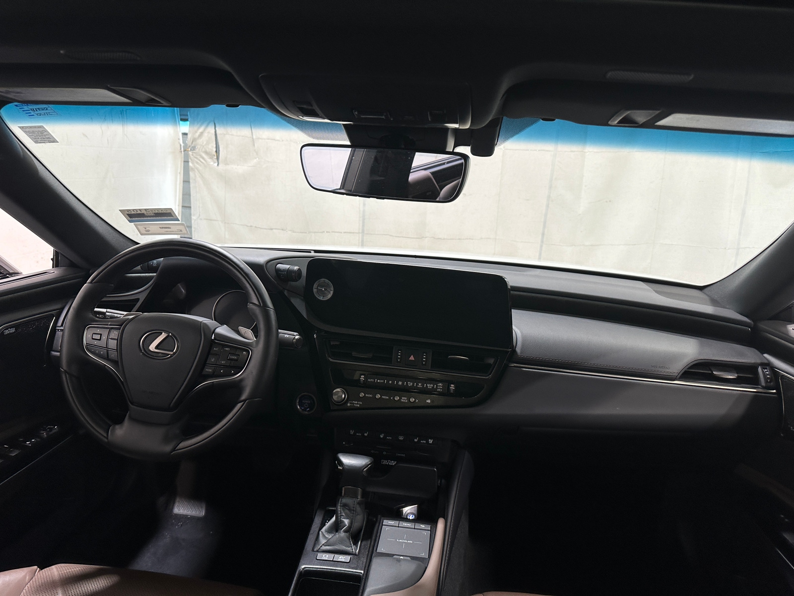 Thumbnail: 2022 Lexus ES - 2