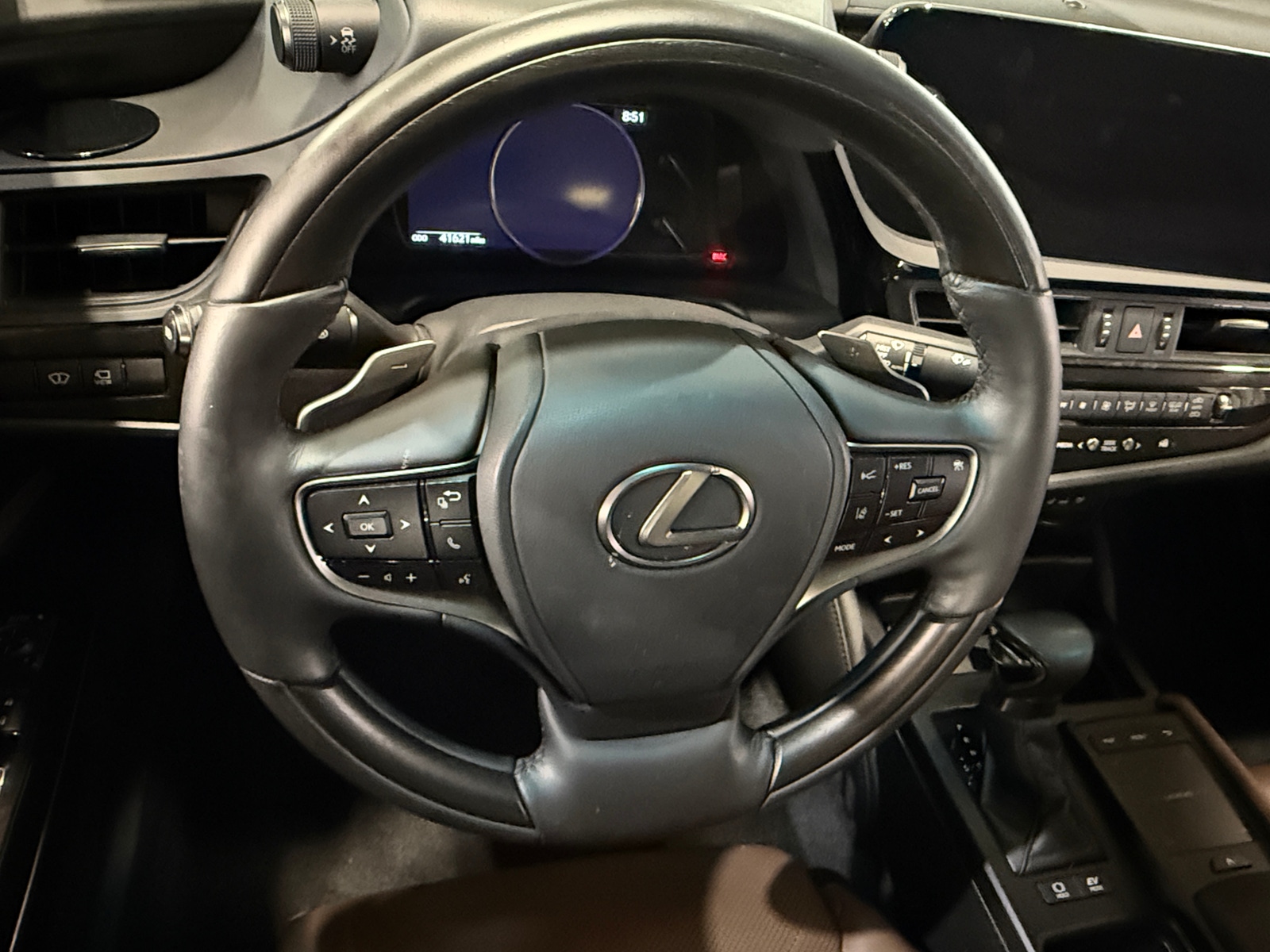 Thumbnail: 2022 Lexus ES - 4