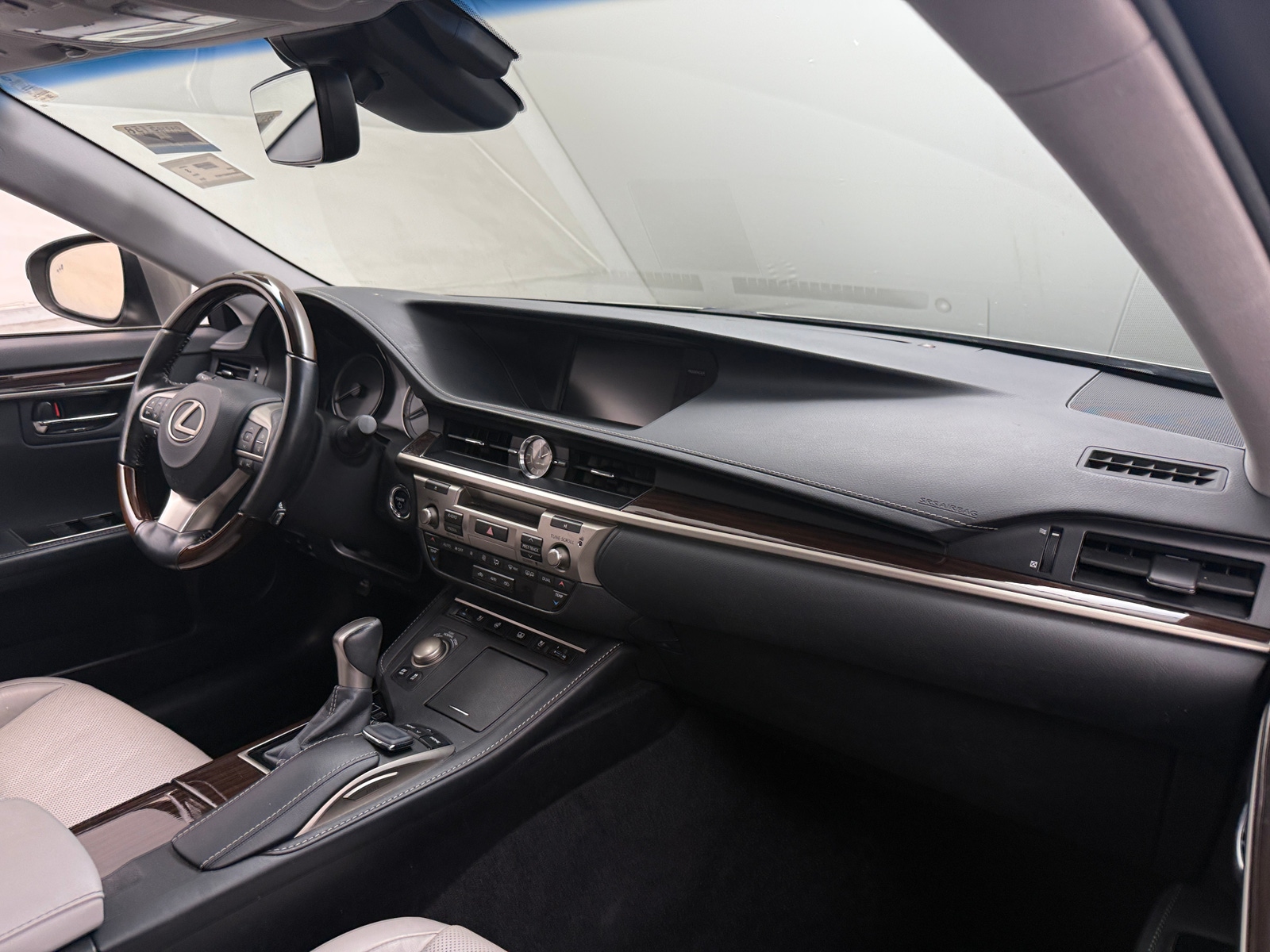 Thumbnail: 2016 Lexus ES - 2
