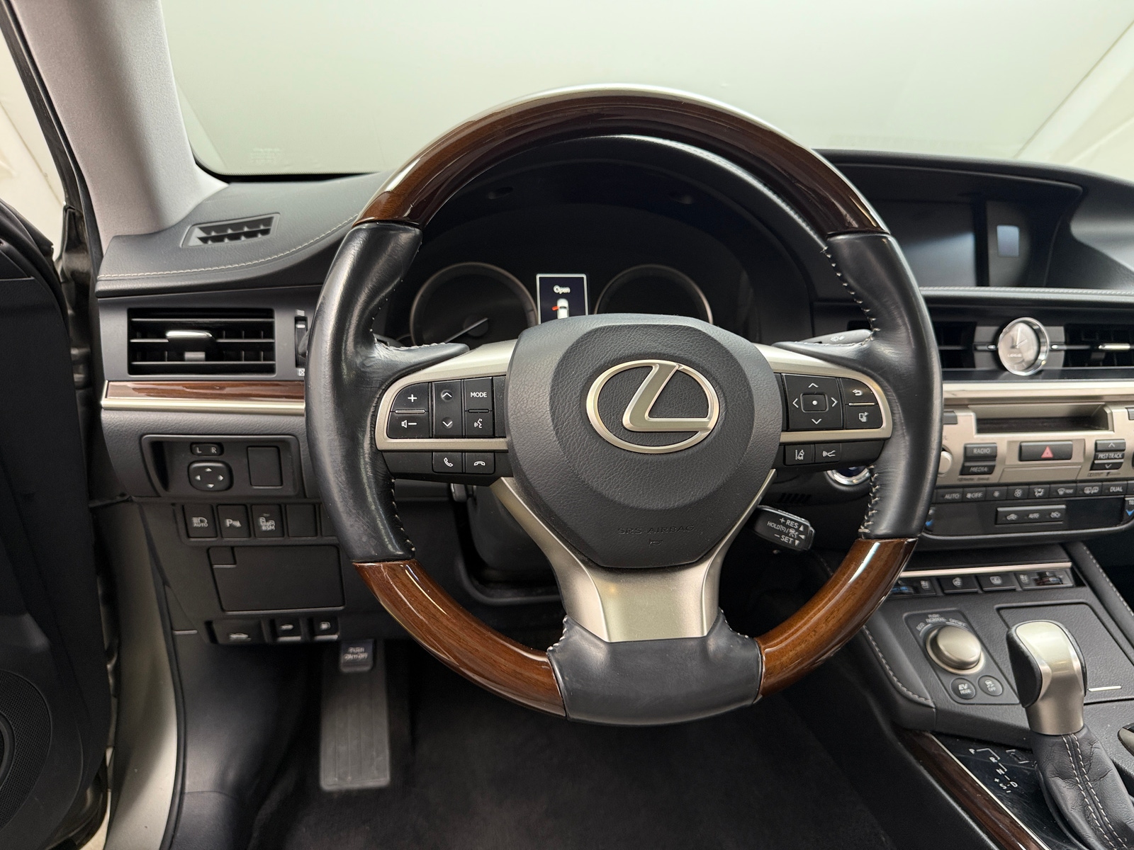 Thumbnail: 2016 Lexus ES - 4