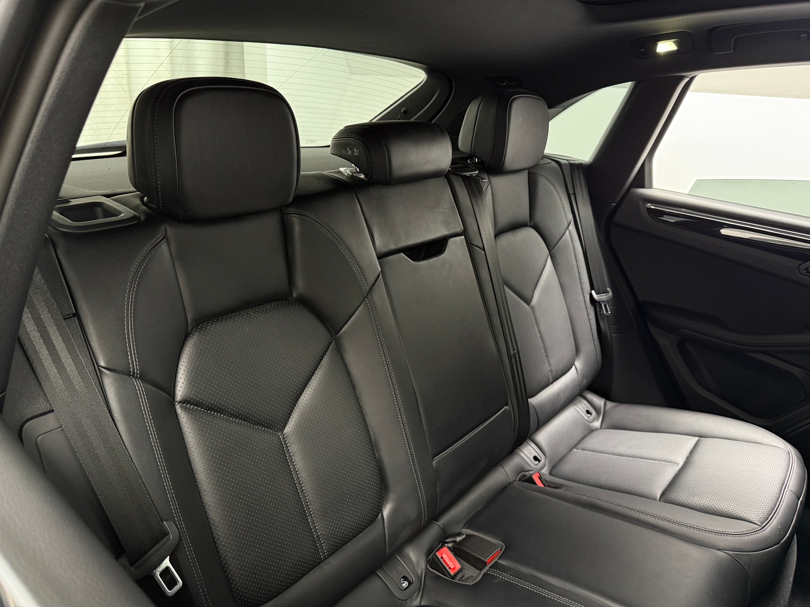 Thumbnail: 2025 Porsche Macan - 5